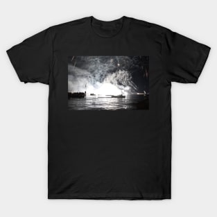 Fireworks black and white / Swiss Artwork Photography T-Shirt